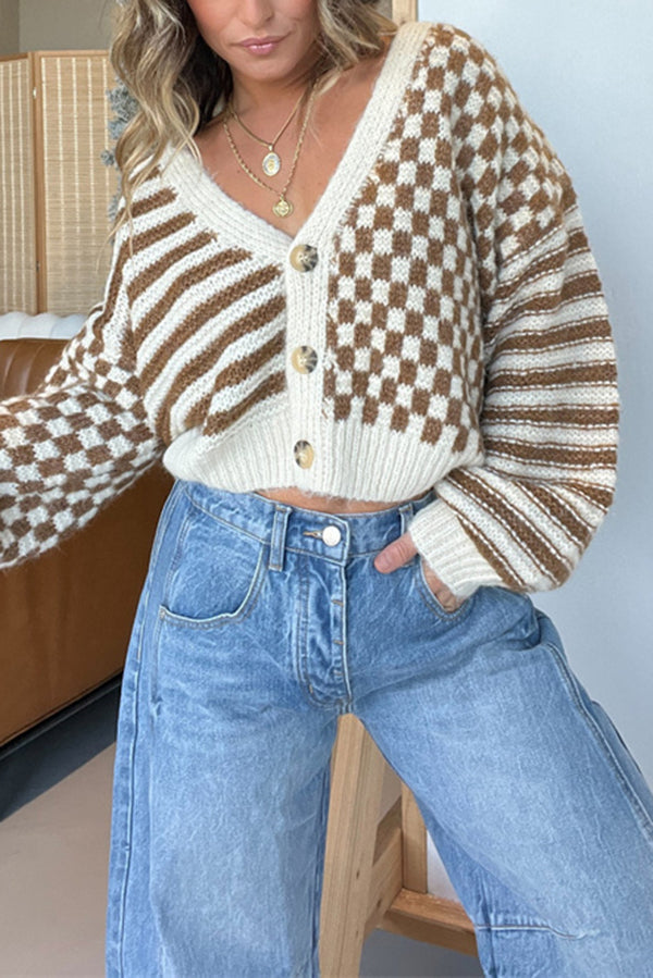 Gemütliche leichte Strickjacke mit Karomuster
