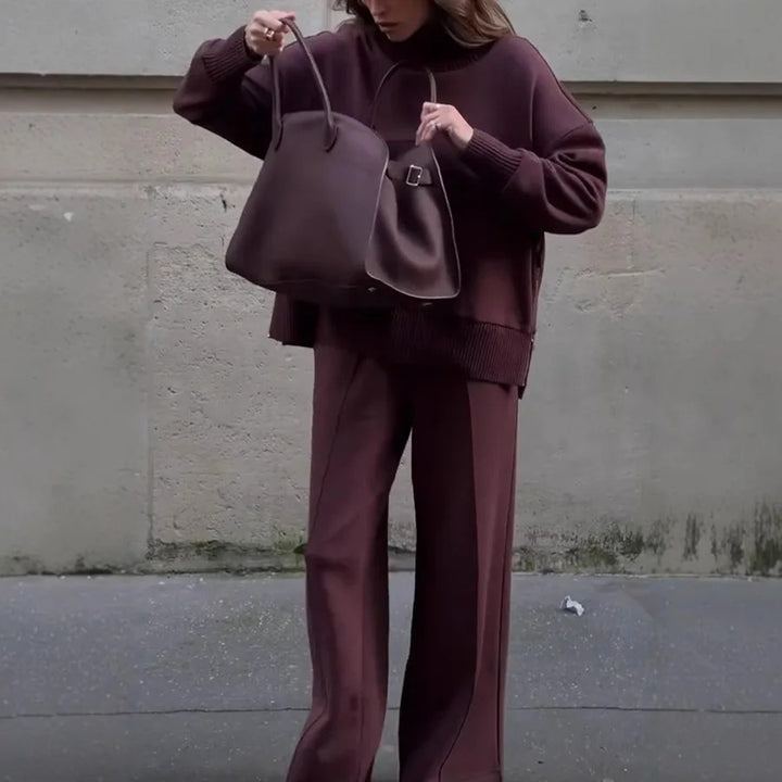 Cozy roll-neck sweatshirt and relaxed trouser set with pockets and elastic waistband 