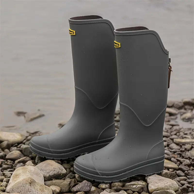 Paar Damen-Gummistiefel als wetterfeste Begleiter für Spaziergänge