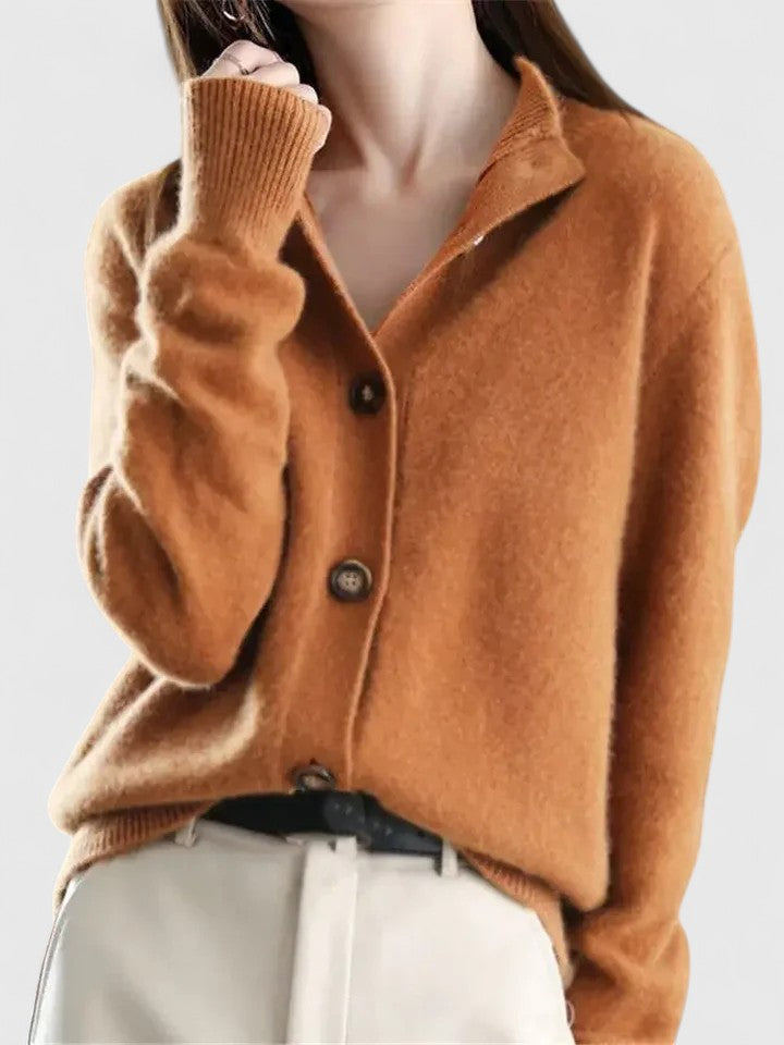 Klassische Strickjacke mit Knopfleiste