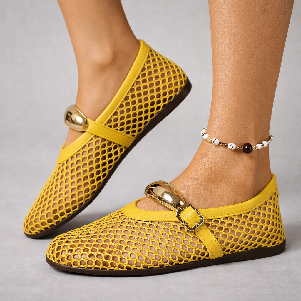 Paar Damen Mary Jane Schuhe mit flacher Sohle von oben fotografiert