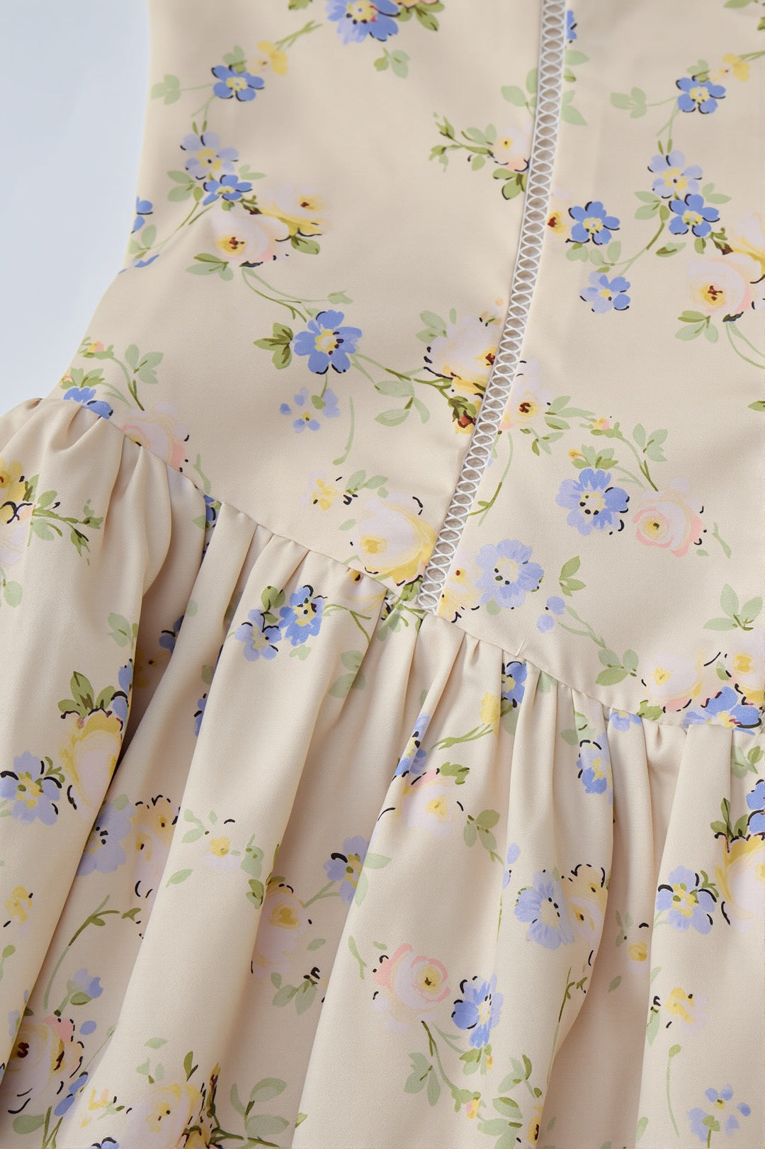 Langes Cami-Kleid für Damen mit Blumenprint in eleganter Ausführung
