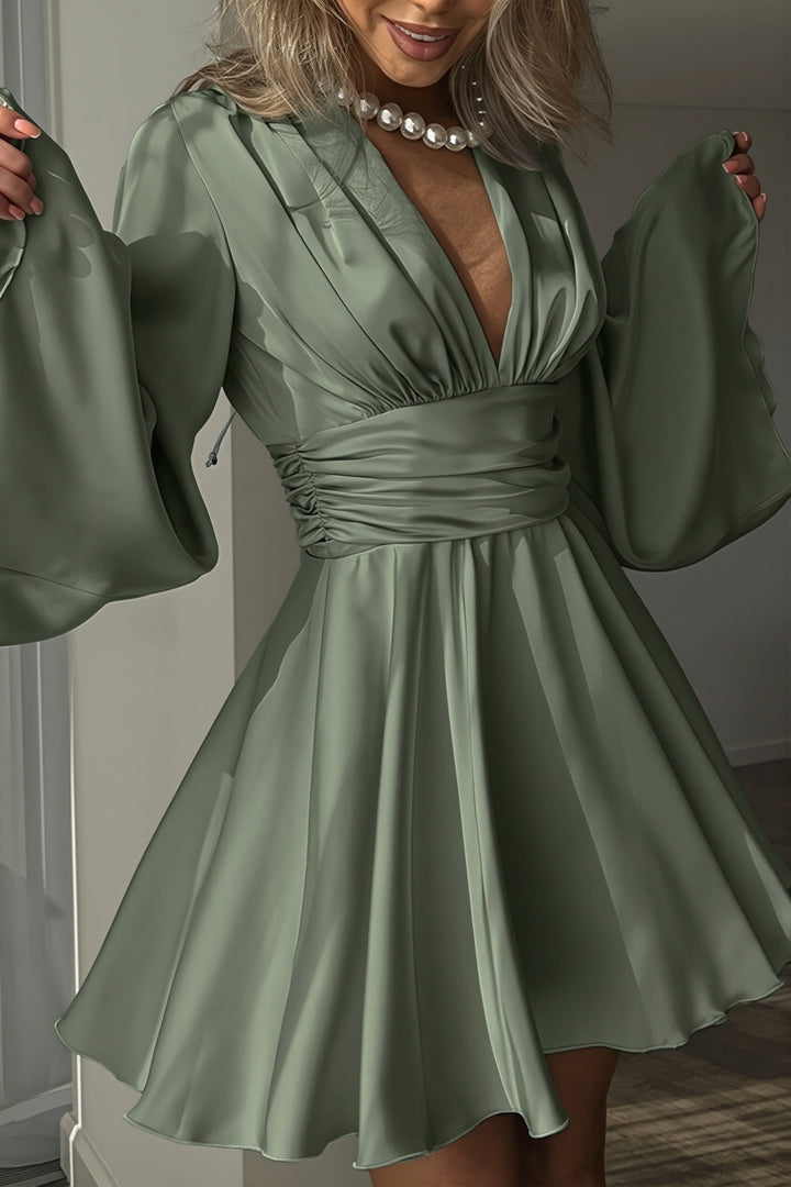 Elegantes Damen Minikleid mit romantischen Volants, Detailansicht