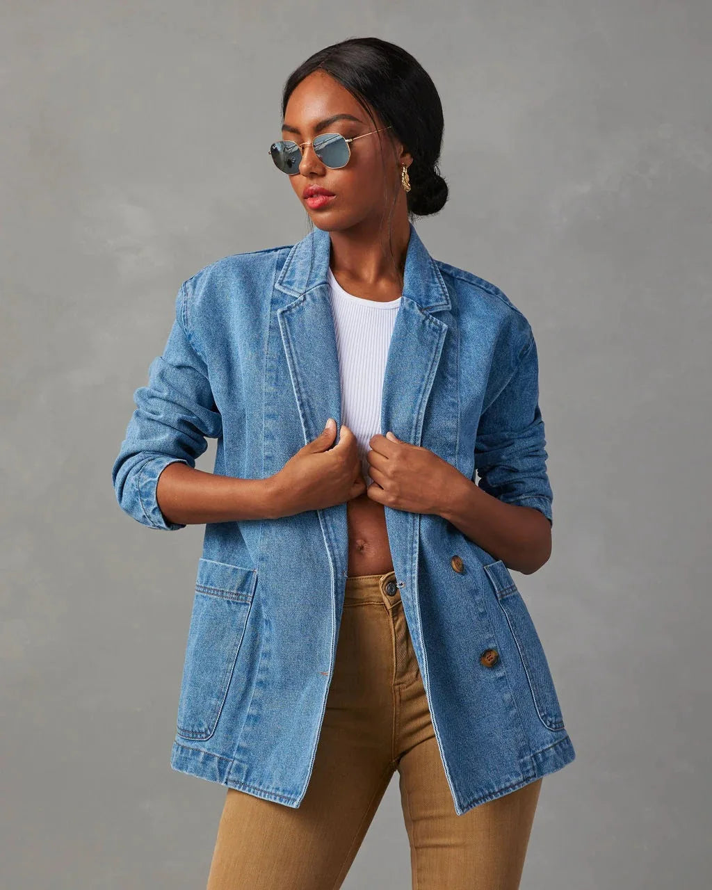 Schicker Denim-Blazer für Damen als lässiges Lagenstück