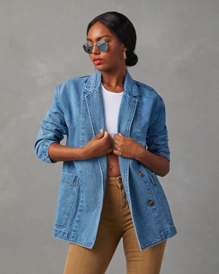 Schicker Denim-Blazer für Damen als lässiges Lagenstück