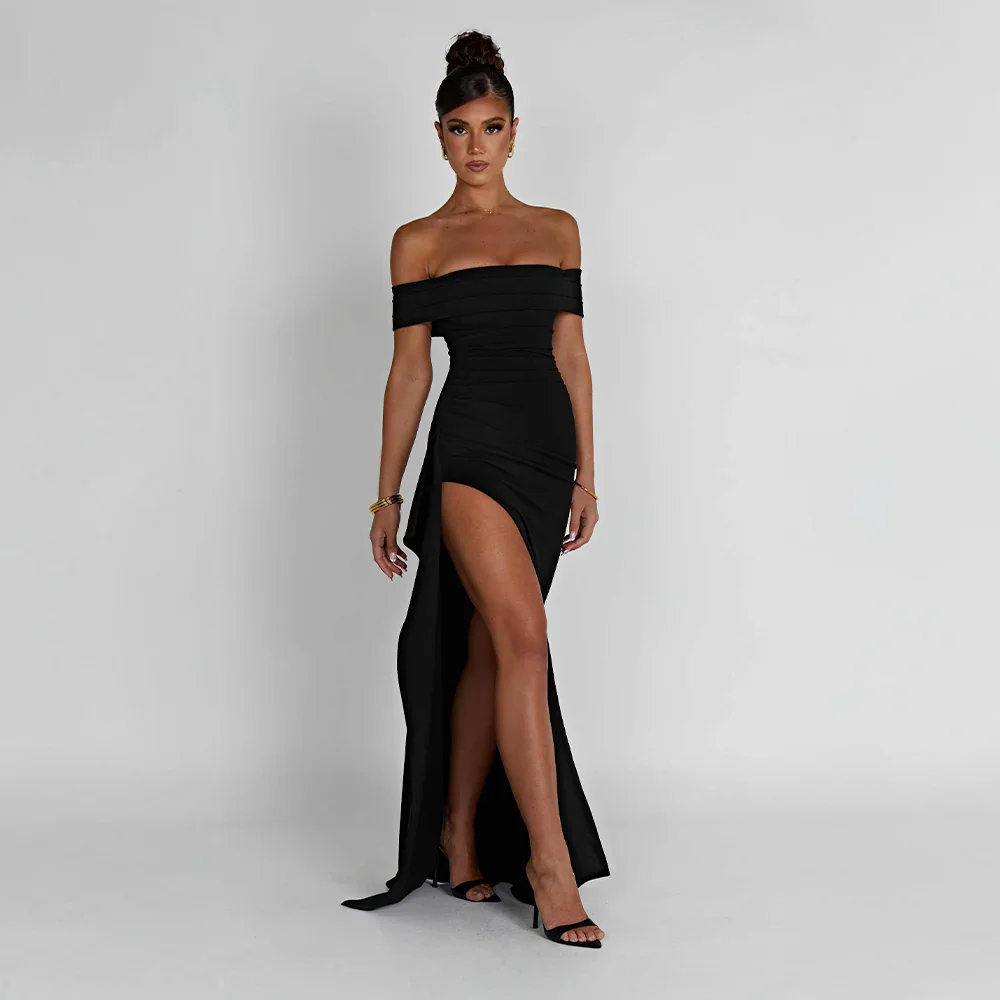 Maxi-Kleid mit seitlichem Schlitz und schulterfreiem Ausschnitt