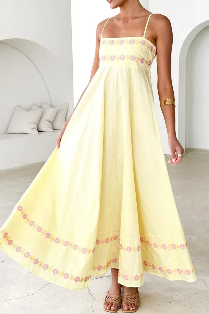 Maxikleid aus Satin mit Blumenstickerei
