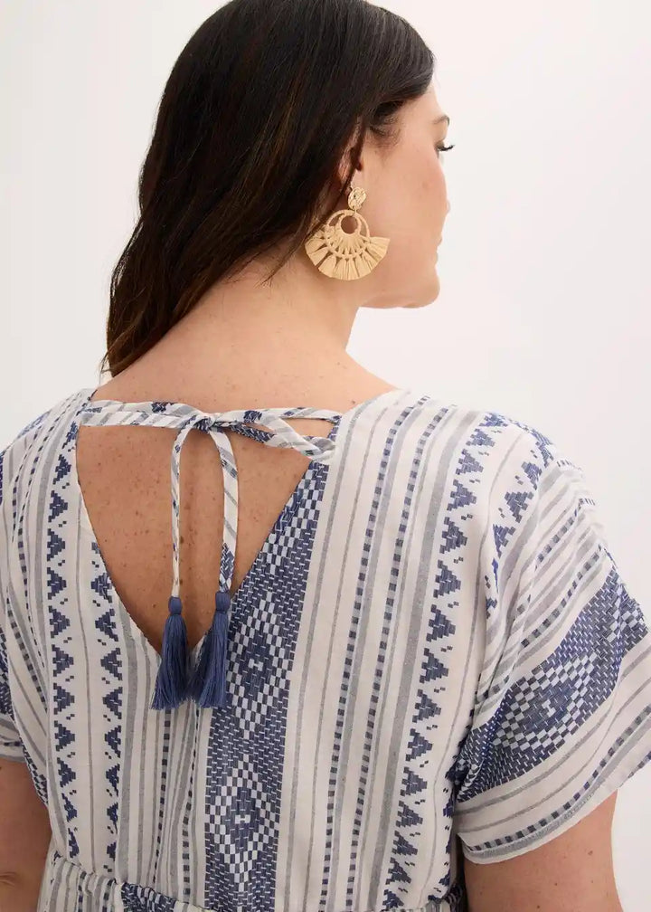 Leichtes Damenkleid für Urlaub und Strand mit Ethno-Streifen