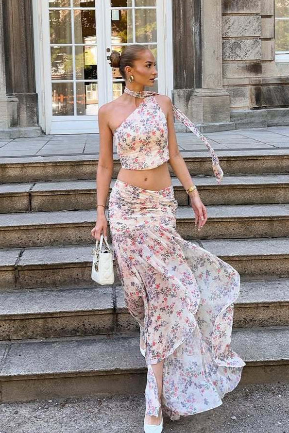 Rosa Damen Zweiteiler mit ärmellosem One-Shoulder-Top und passendem Unterteil
