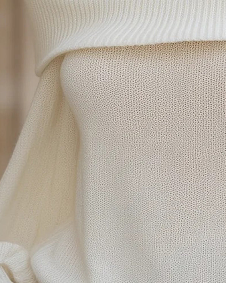 Rückansicht des Damenpullovers mit schulterfreiem Design und Laternenärmeln