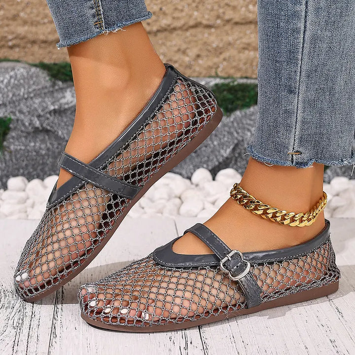 Damen Mary Jane Ballerinas aus Mesh mit Riemen von schräg vorn