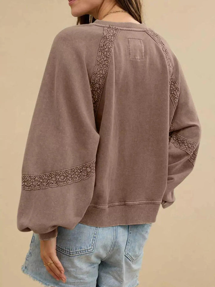 Gemütliches Sweatshirt mit Spitzenbesatz für lässig-schicke Looks