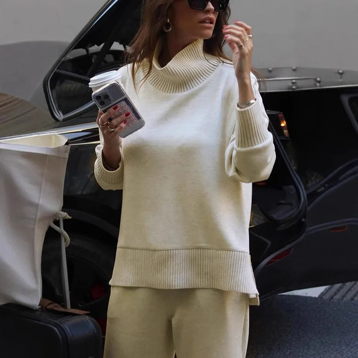 Cozy roll-neck sweatshirt and relaxed trouser set with pockets and elastic waistband 