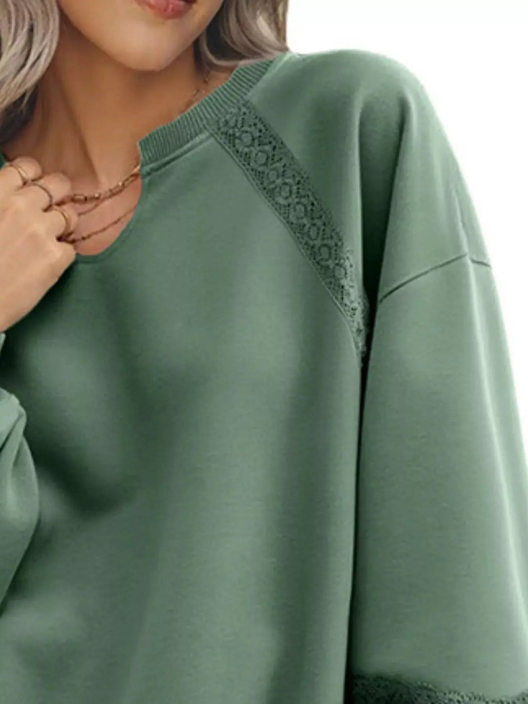 Gemütliches Sweatshirt mit Spitzenbesatz für lässig-schicke Looks