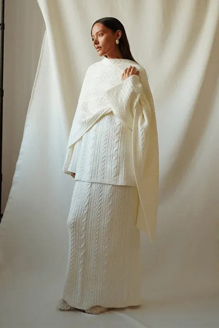 Komplettes zweiteiliges Strickoutfit mit Maxirock