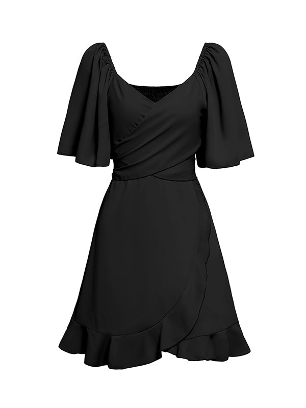 Verspieltes Rüschen-Minikleid mit gebundenem Taillenband und ausgestellten Ärmeln