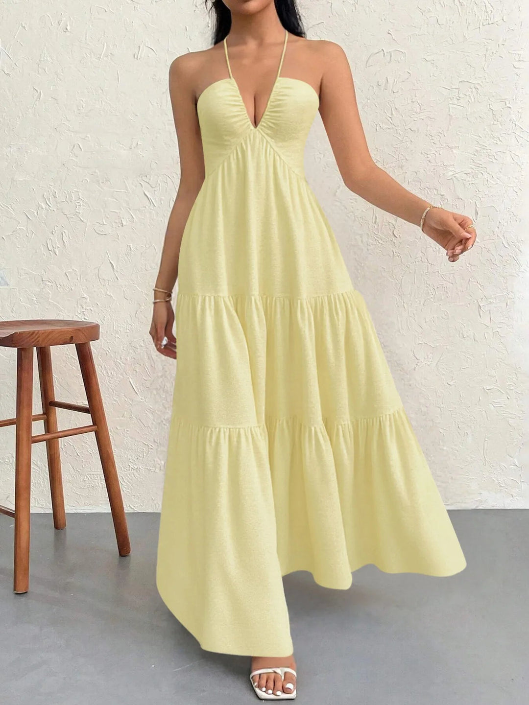 Maxikleid mit Neckholder und Stufen aus transparentem Polyester