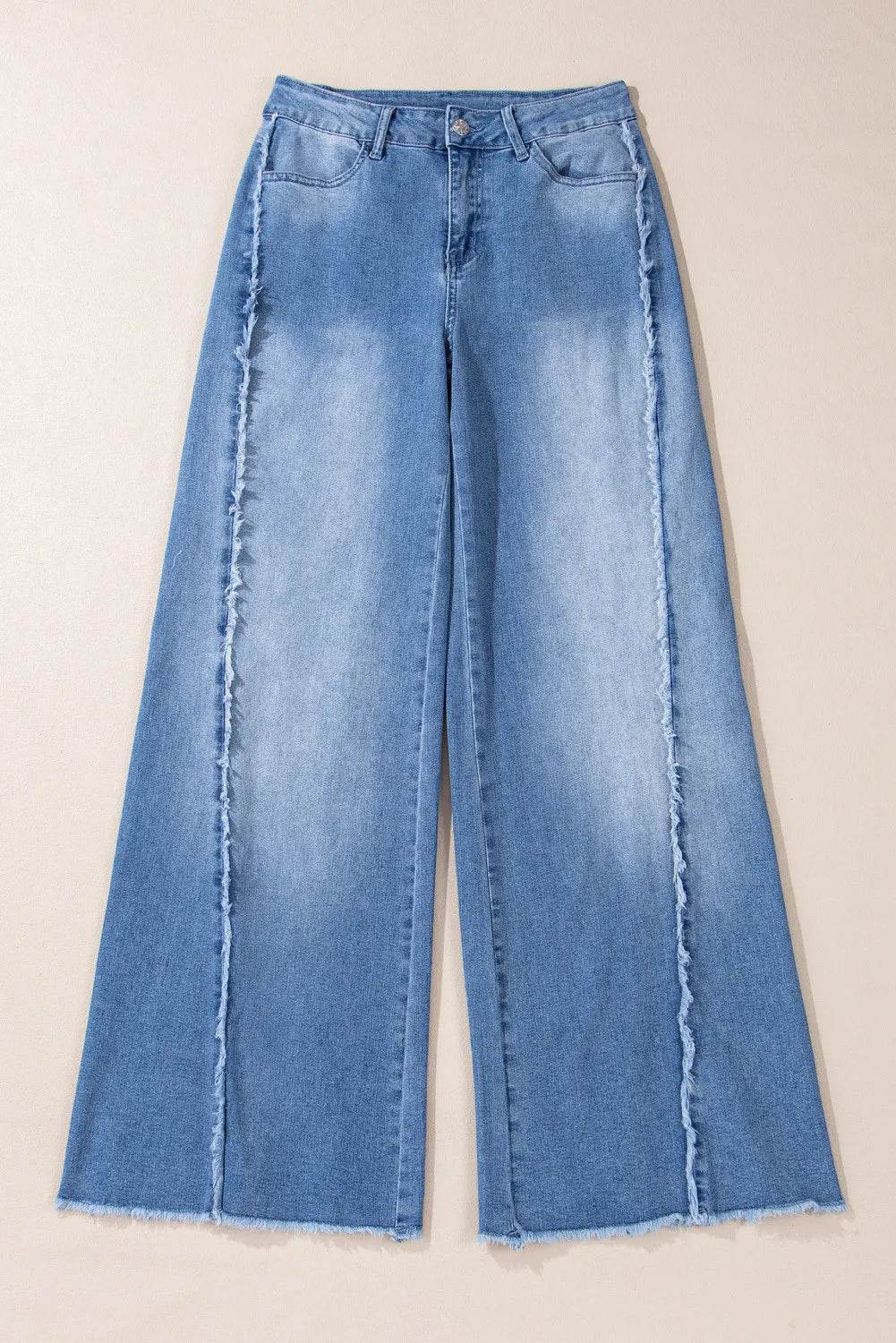 Jeans mit rohem Saum, weitem Bein und Taschen