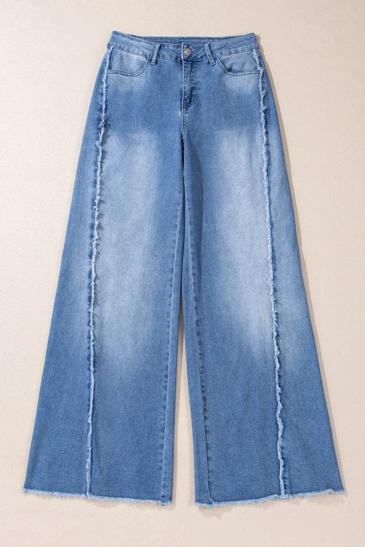 Jeans mit rohem Saum, weitem Bein und Taschen