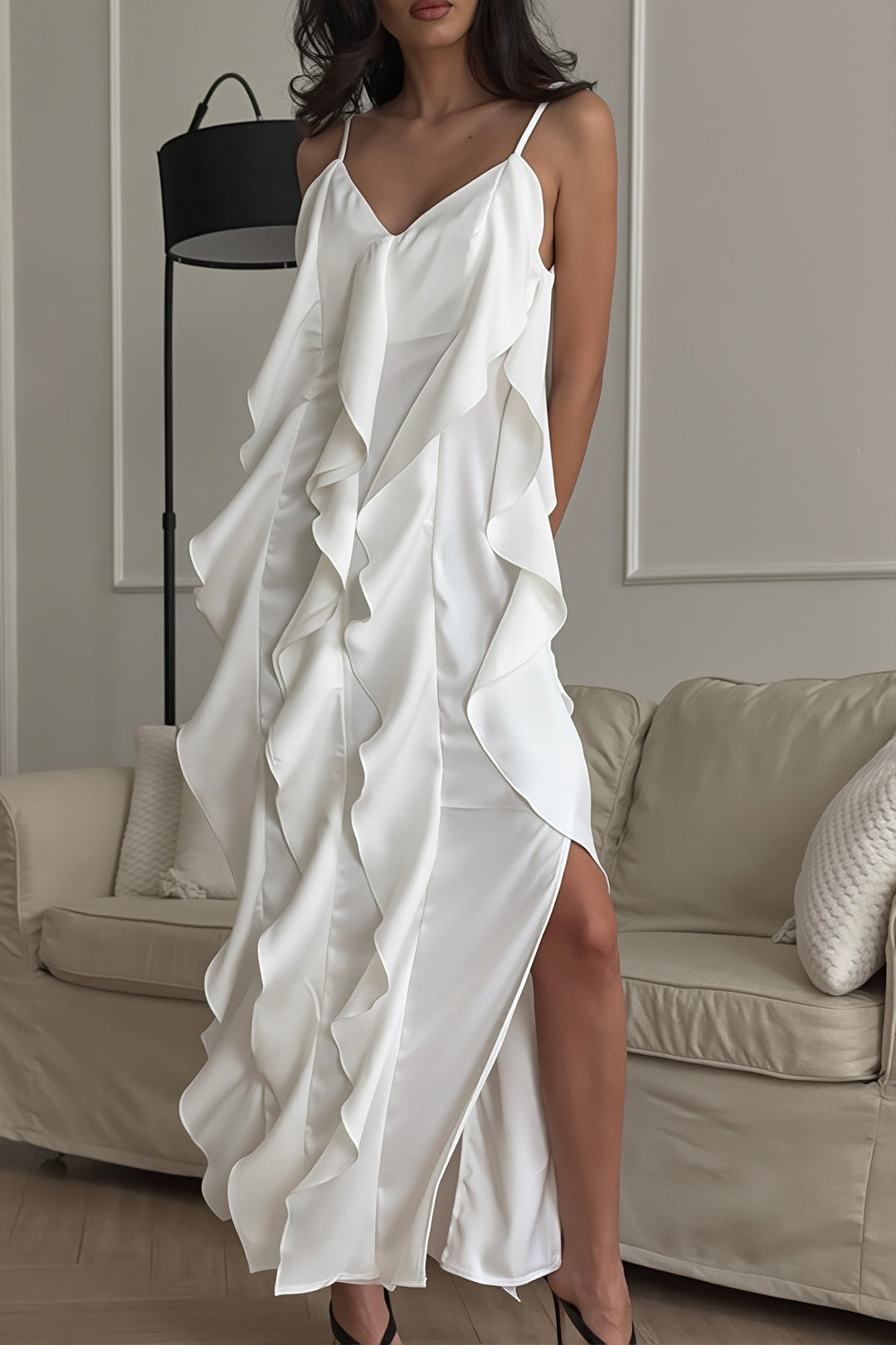 Damen Maxi Slipkleid mit Volantbesatz und V-Ausschnitt in voller Ansicht