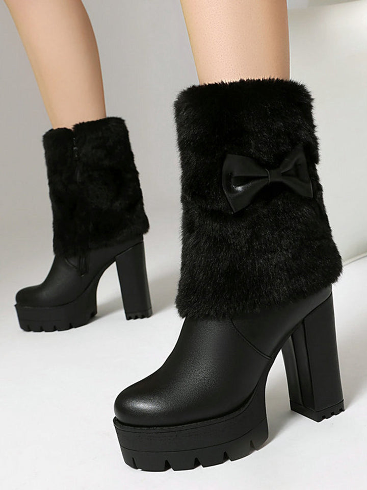 Plüschstiefel mit klobigem Absatz und Vintage-Schleifen-Akzent