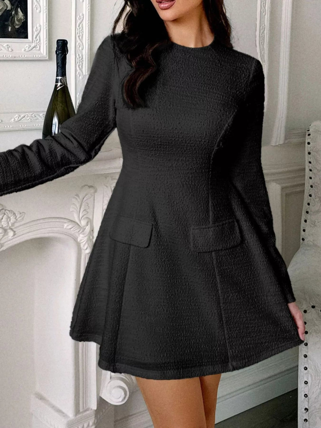 Bodycon-Minikleid mit ausgeschnittenem Rücken und langen Ärmeln