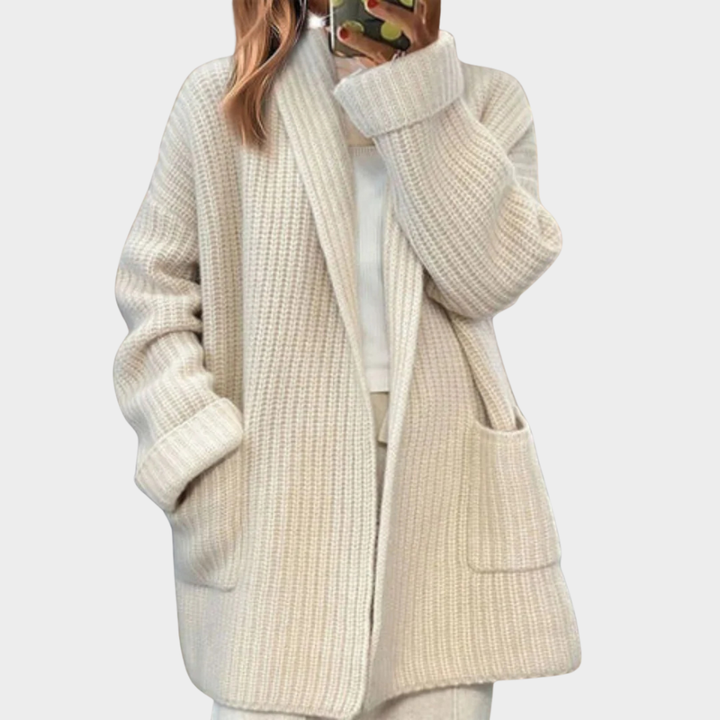 Gemütlicher gestrickter Wollcardigan-Pullover