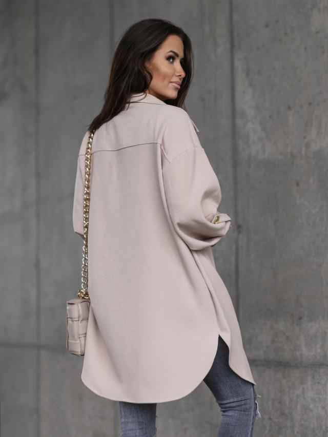 Bequeme lange Hemdjacke mit Knöpfen, Wollkragen und Revers