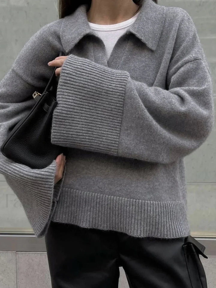 Gemütlicher minimalistischer übergroßer Strickpullover