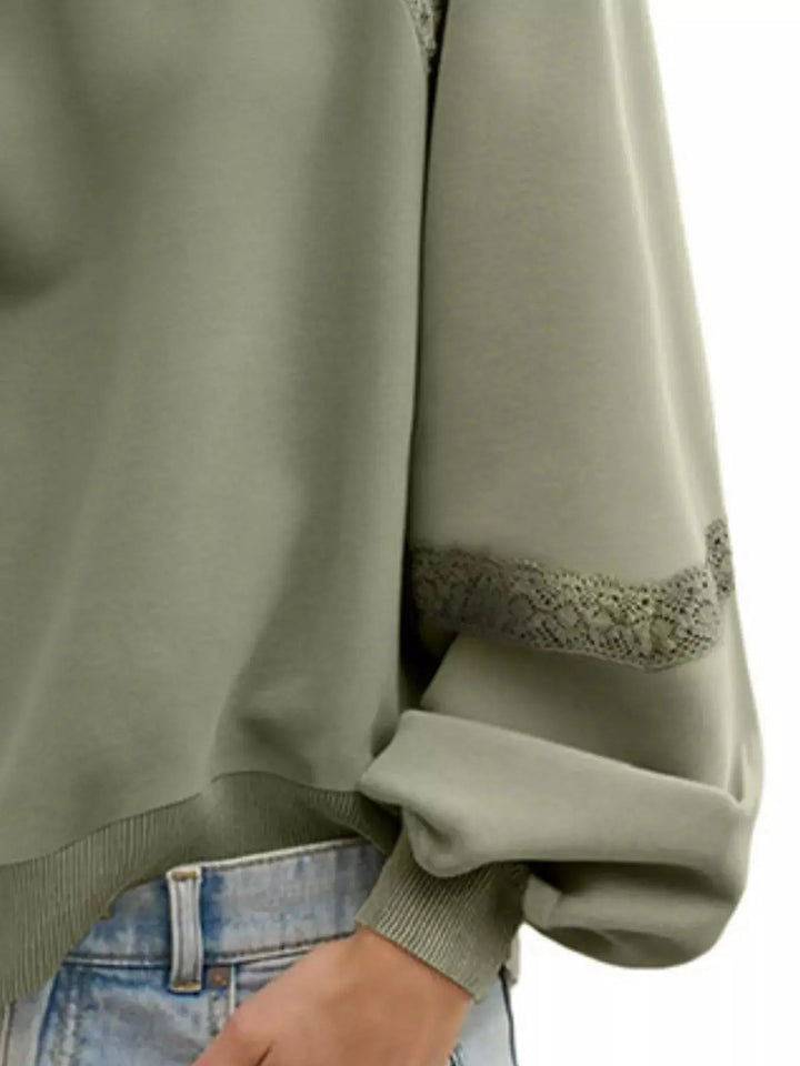 Gemütliches Sweatshirt mit Spitzenbesatz für lässig-schicke Looks