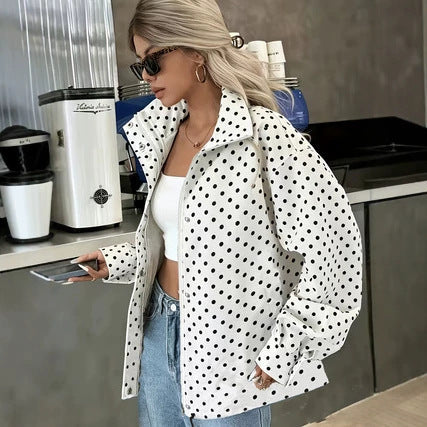 Damen-Kurzjacke mit verspieltem Punkteprint und lockerer Passform