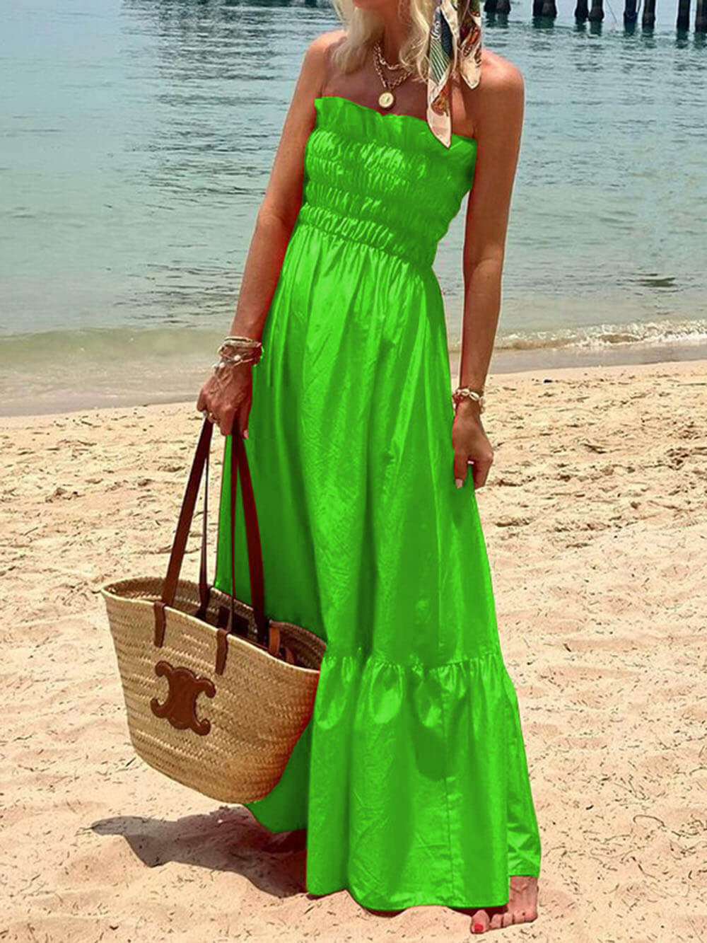 Maxikleid mit schulterfreiem, gerafftem Brustbereich für den Urlaub