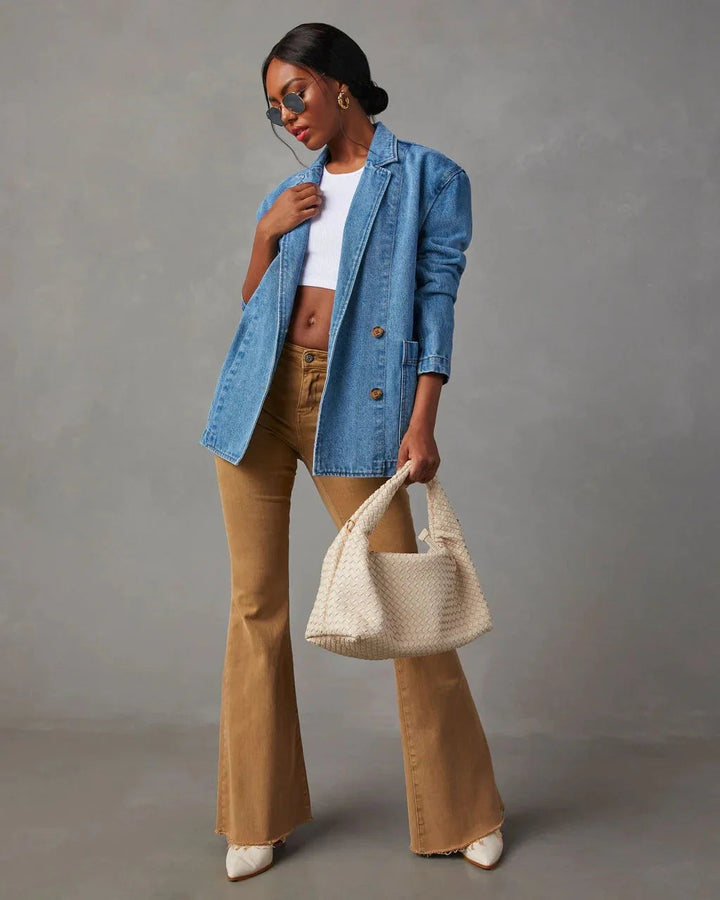 Schicker Denim-Blazer für Damen als lässiges Lagenstück