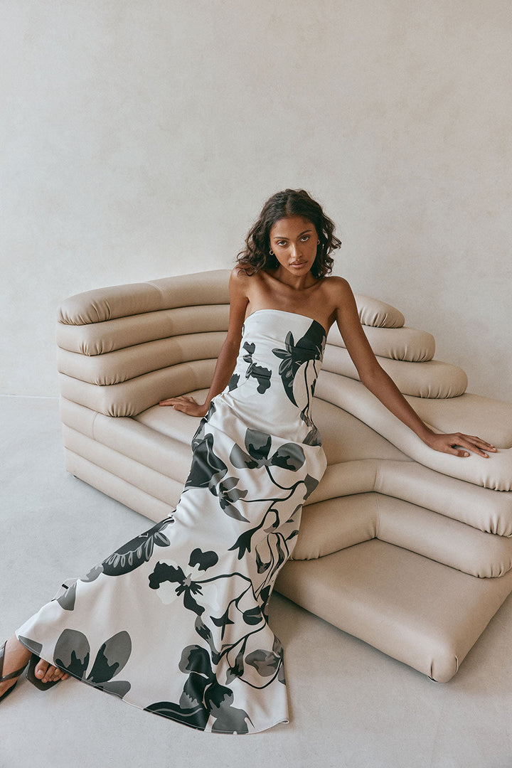 Damen Midikleid mit Muster in Rückansicht