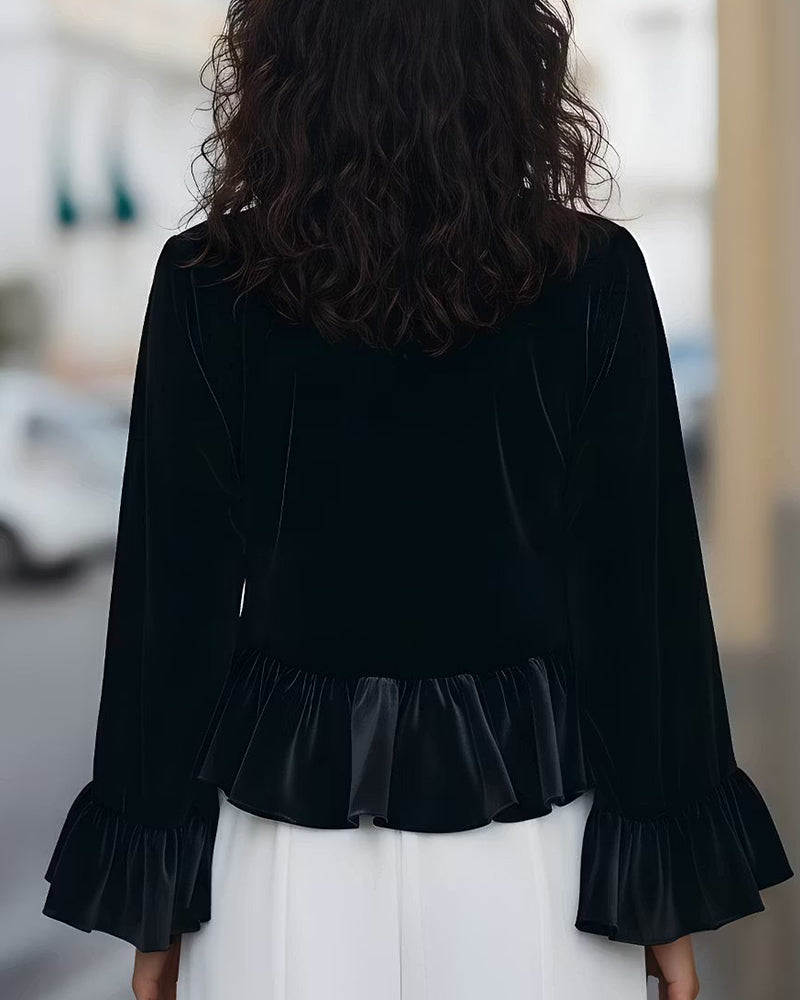 Elegante Samtbluse für Damen mit femininem Rüschendetail