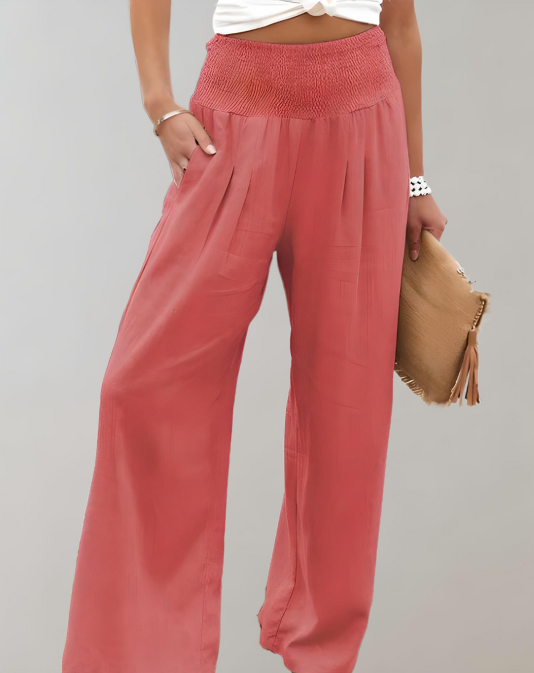 Weite Hose mit hohem Bund und ausgestellten Beinen
