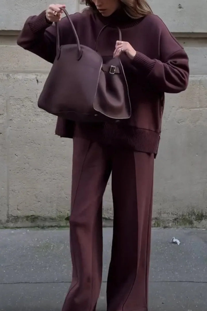 Cozy roll-neck sweatshirt and relaxed trouser set with pockets and elastic waistband 