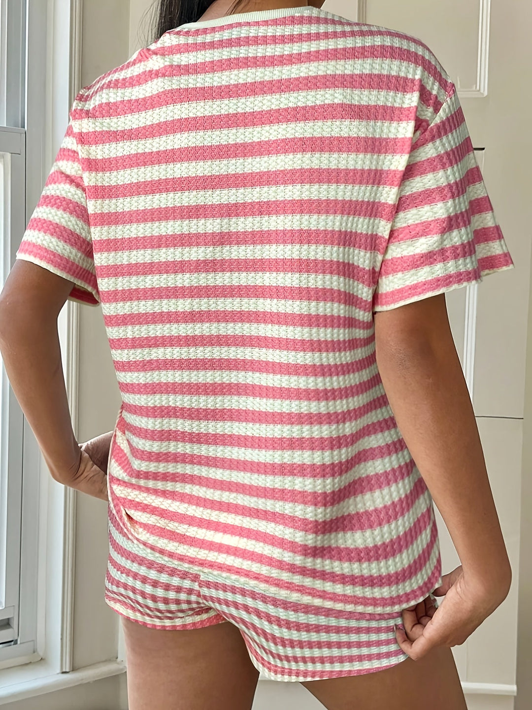 Gestreiftes Rundhals-T-Shirt und Shorts Freizeitset