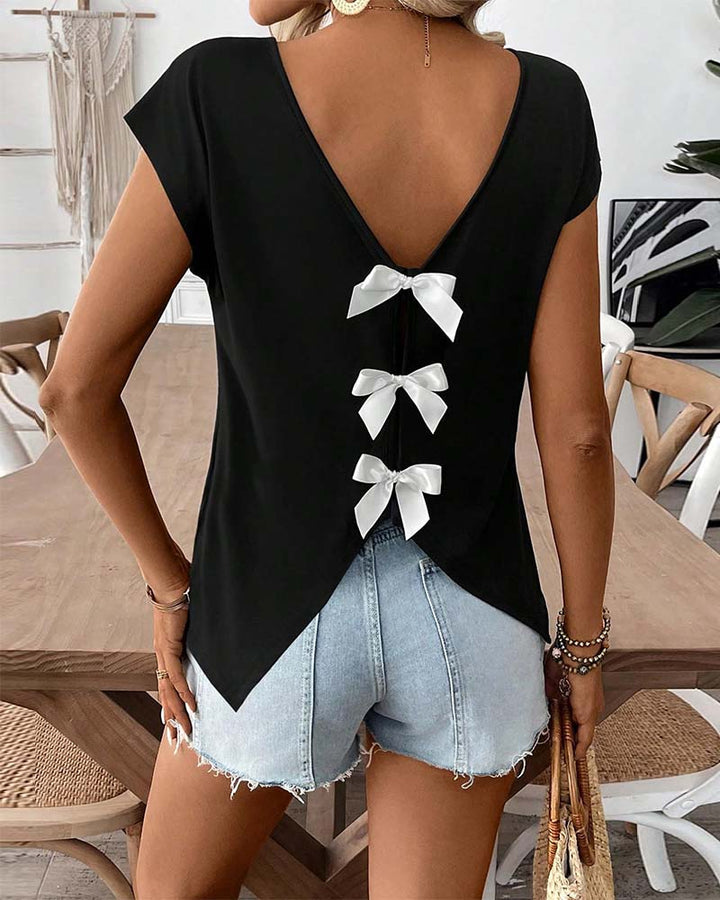 Detailaufnahme der Schleife am Rücken des Damen T-Shirts