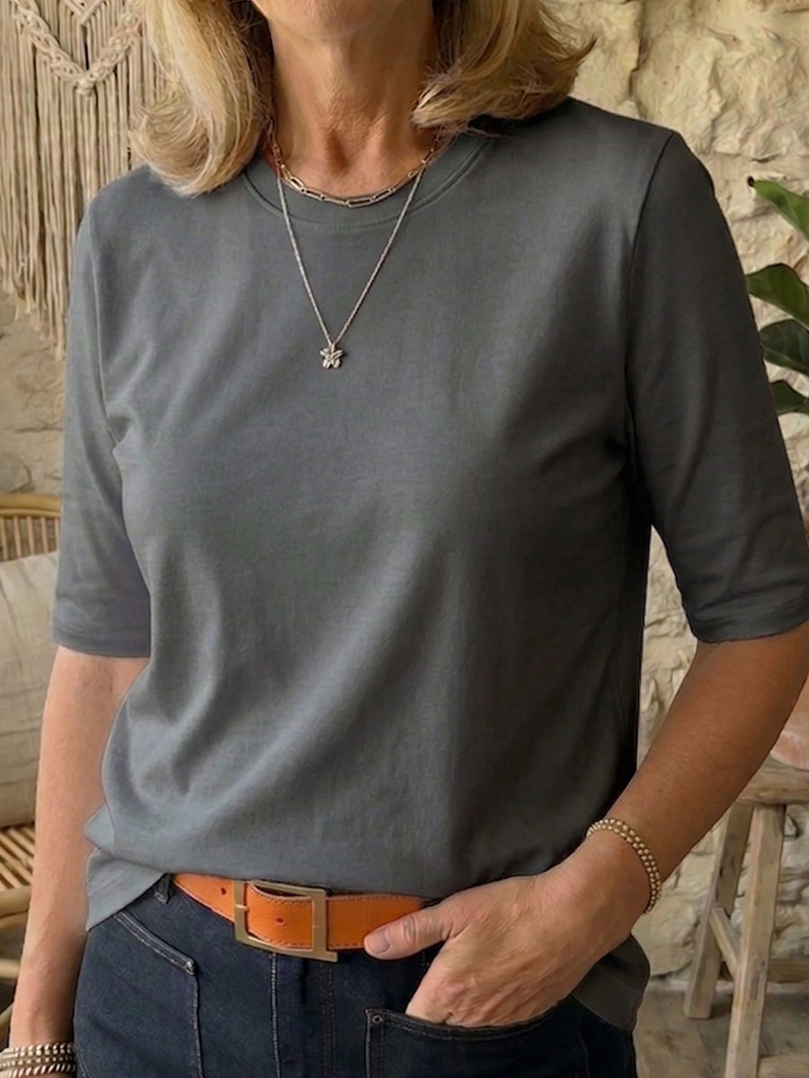 Gemütliches minimalistisches Baumwoll-T-Shirt mit halben Ärmeln