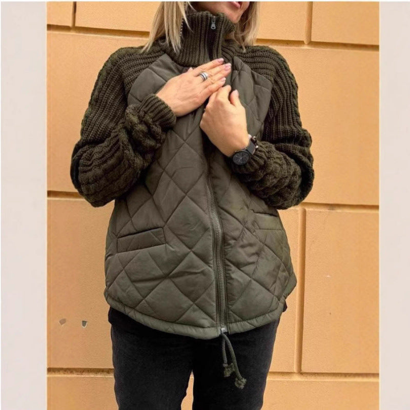 Gemütliche Steppjacke mit Strickärmeln für Damen