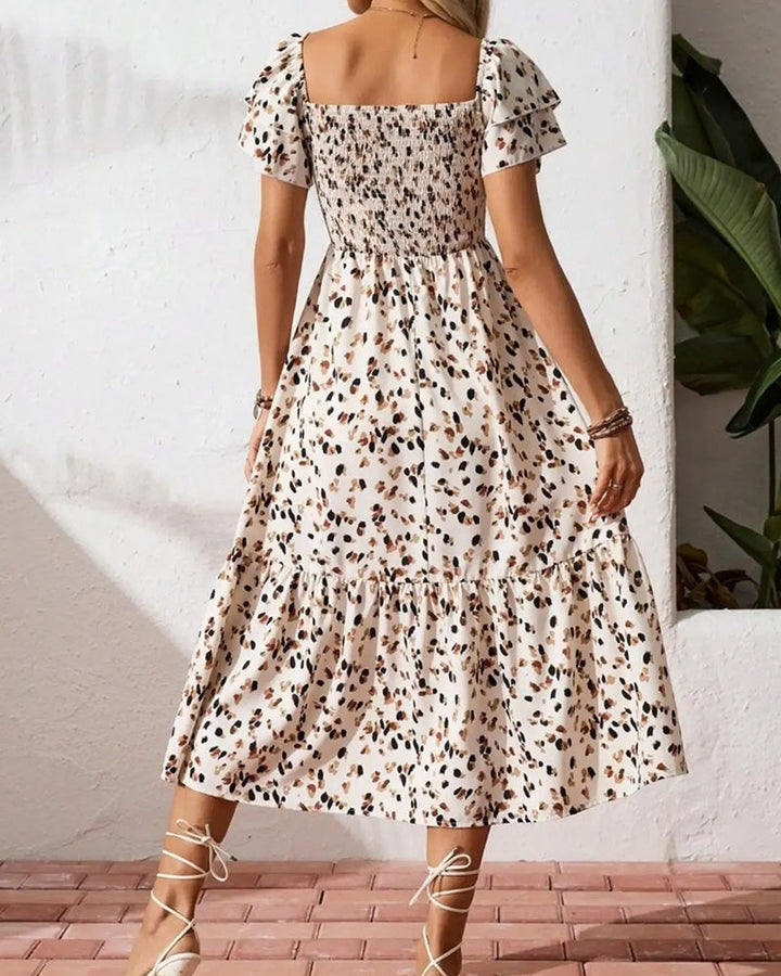 Damen Midikleid mit Print und Volantärmeln aus leicht schräger Vorderansicht
