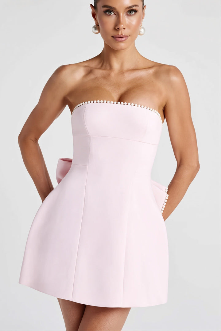 Kurzes Damenkleid mit Blasenrock und schulterfreiem Ausschnitt