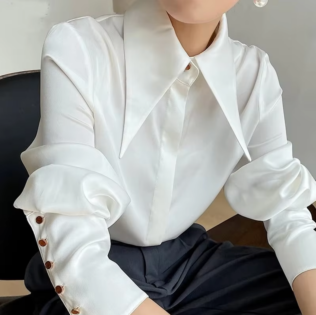 Damen Satinbluse in Uni mit modernem Kragen und Ärmelmanschetten mit Knöpfen