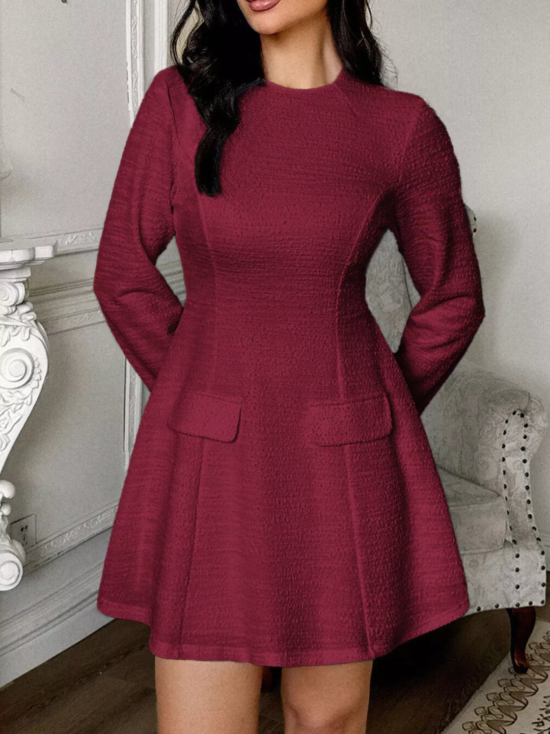 Bodycon-Minikleid mit ausgeschnittenem Rücken und langen Ärmeln
