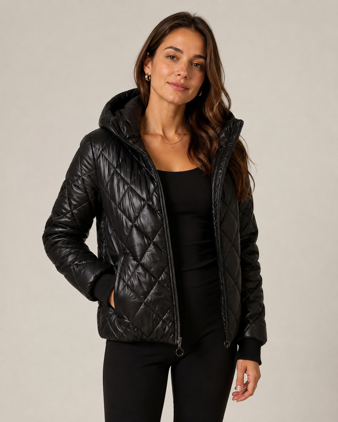 Damen-Steppwinterjacke mit hohem Kragen in voller Ansicht