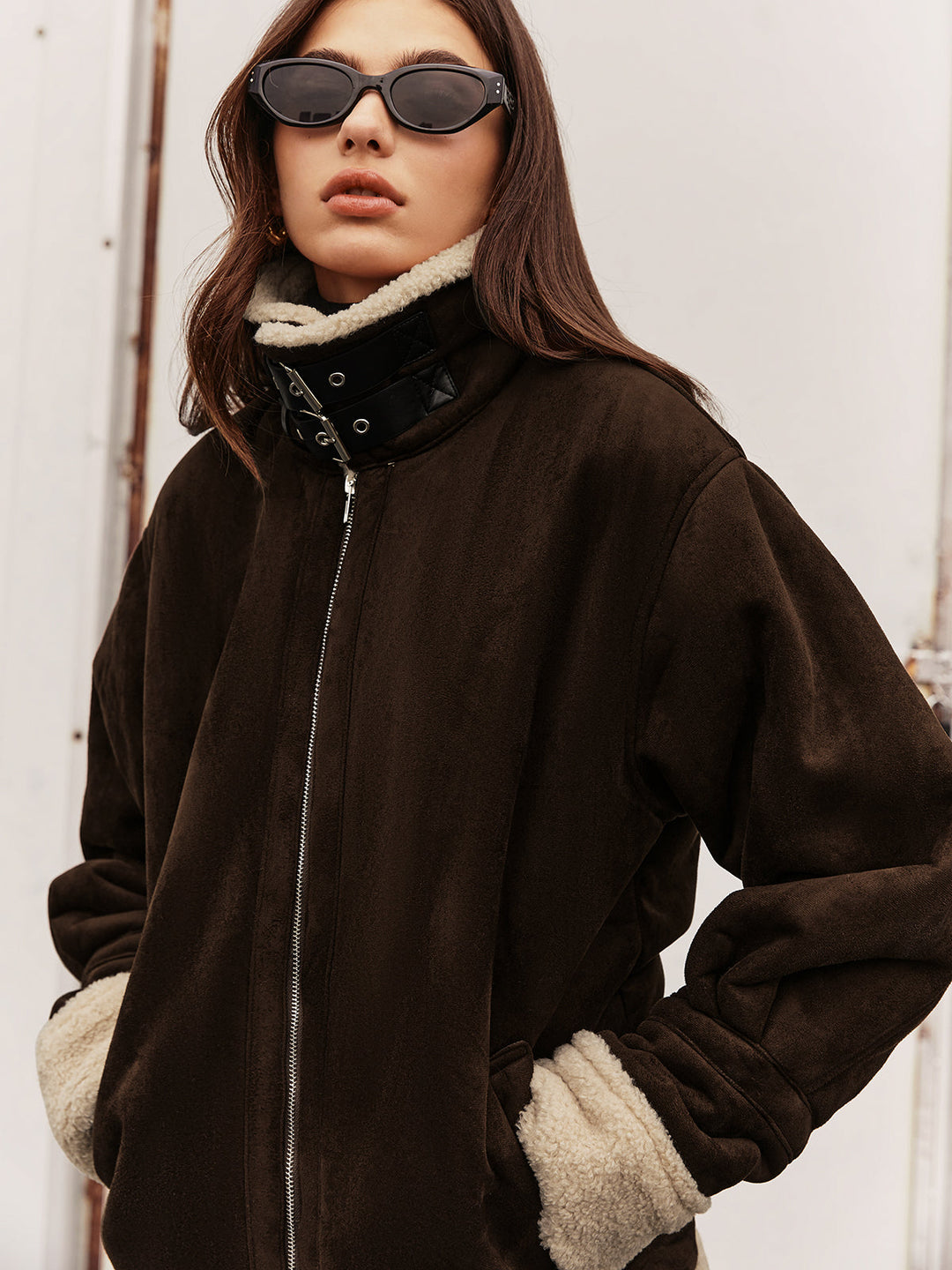 Vintage brown fleece-lined jacket with a relaxed fit 