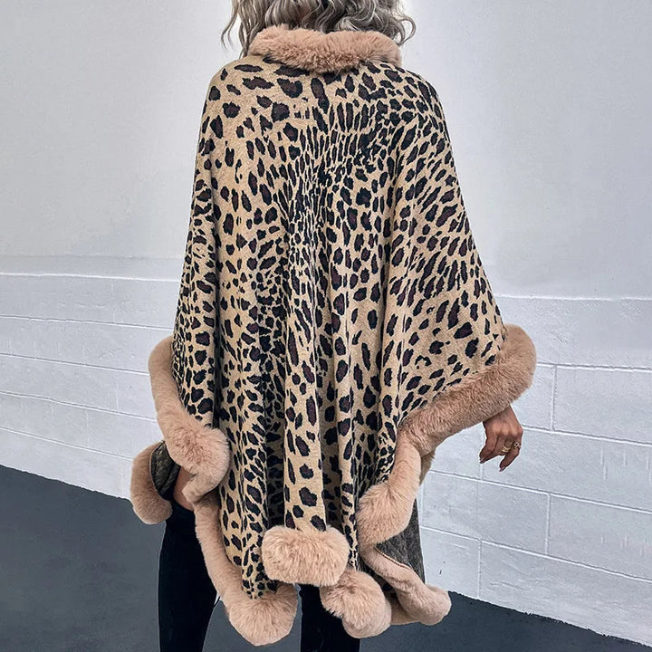 Damenschal mit Leopardenmuster als stilvolles Modeaccessoire