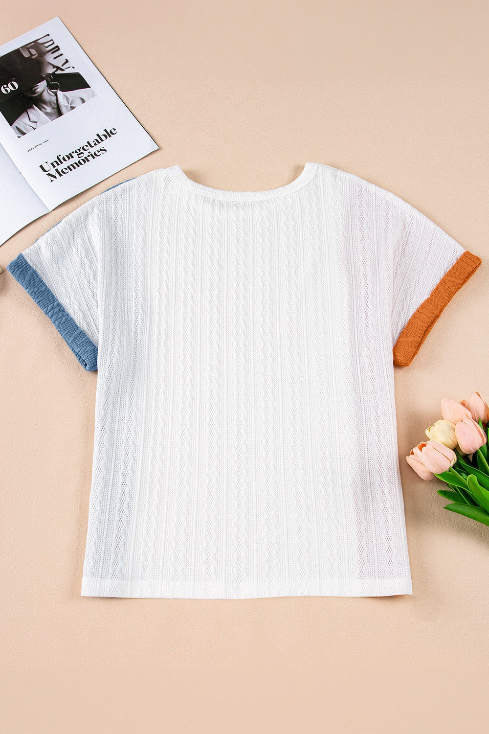 Texturiertes T-Shirt mit Farbblock und lässiger Passform