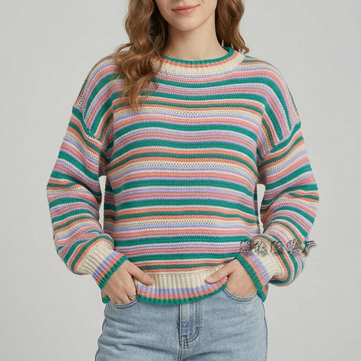Leger geschnittener Damenpullover mit modernem Streifenmuster